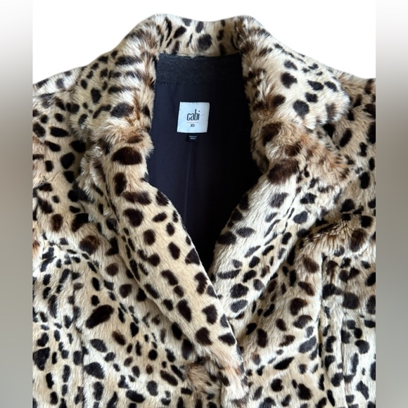 Cabi- Animal Print Statement Josephine
Coat REMOVABLE cuff (#3727)size XS. - Picture 3 of 9